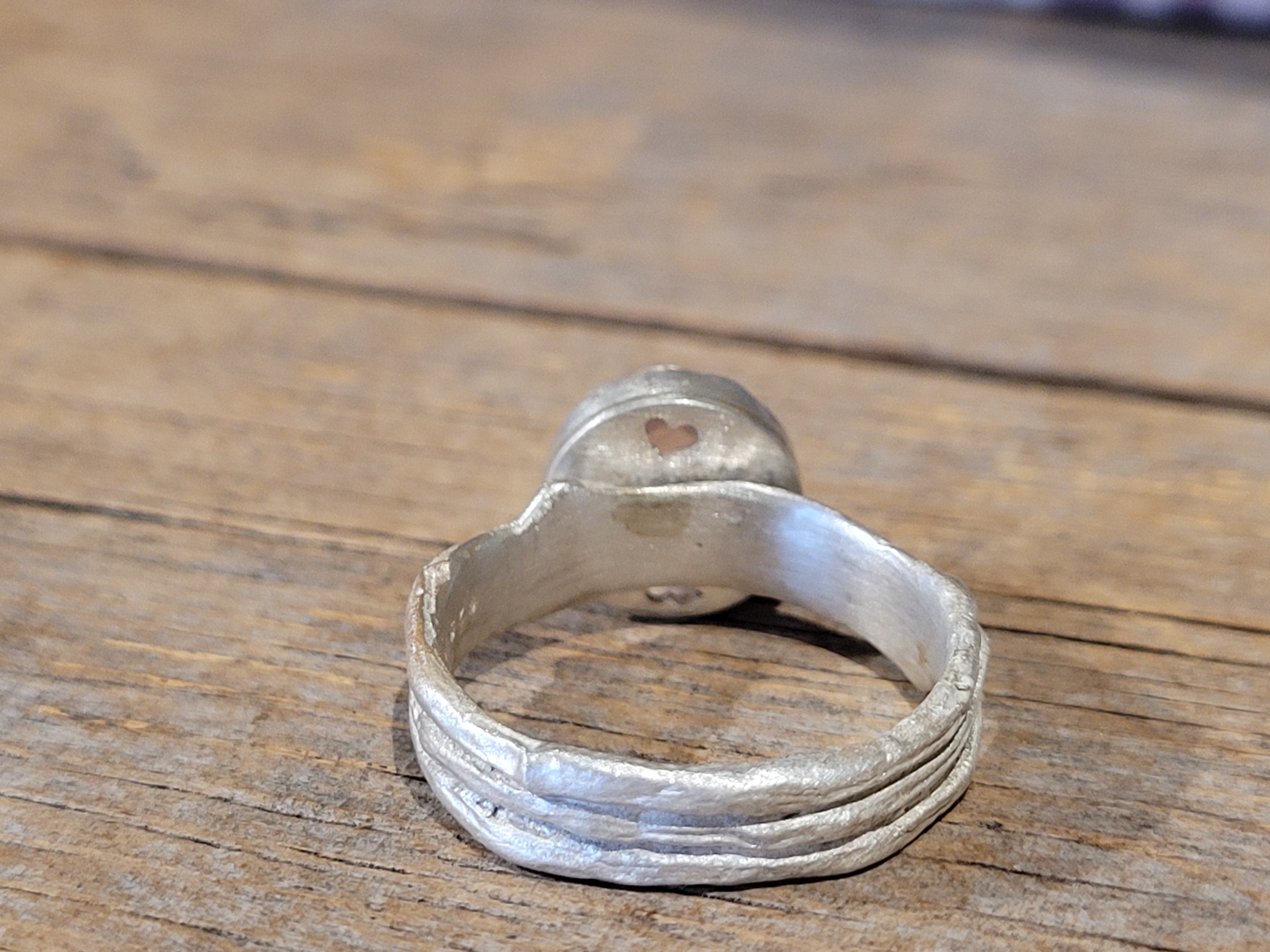 Naturel rose quartz on a Twig Ring in Sterling Silver