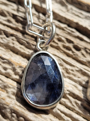 Open image in slideshow, Blue/gray teardrop Sapphire pendant
